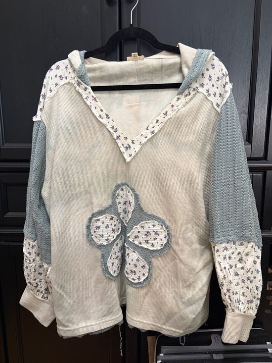 POL Tops - Oil size LG, Floral Patchwork Hooded Pullover. Lightweight with hood